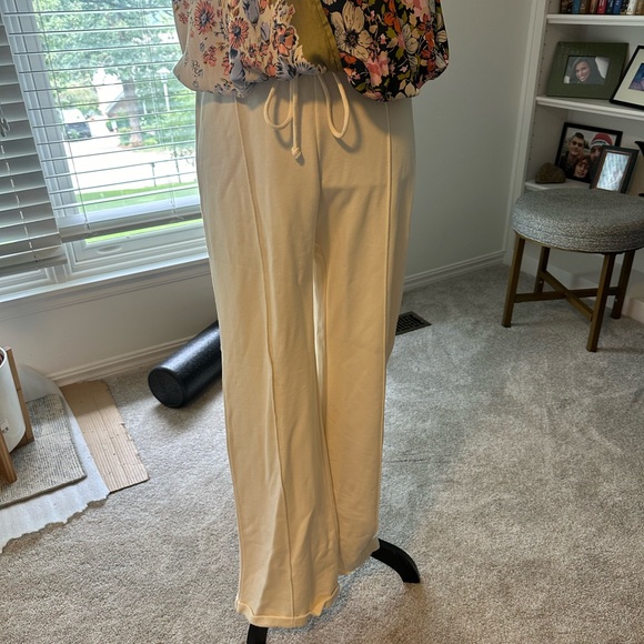 NWT Free People Cotton Blend Full Length Elastic Waist Ivory Pants, size Small - Picture 2 of 6
